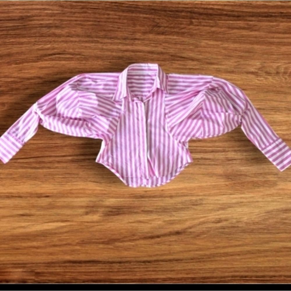 NEW- Striped Print Gigot Sleeve Fold Pleated Detail  Blouse.  Size M - Picture 7 of 7